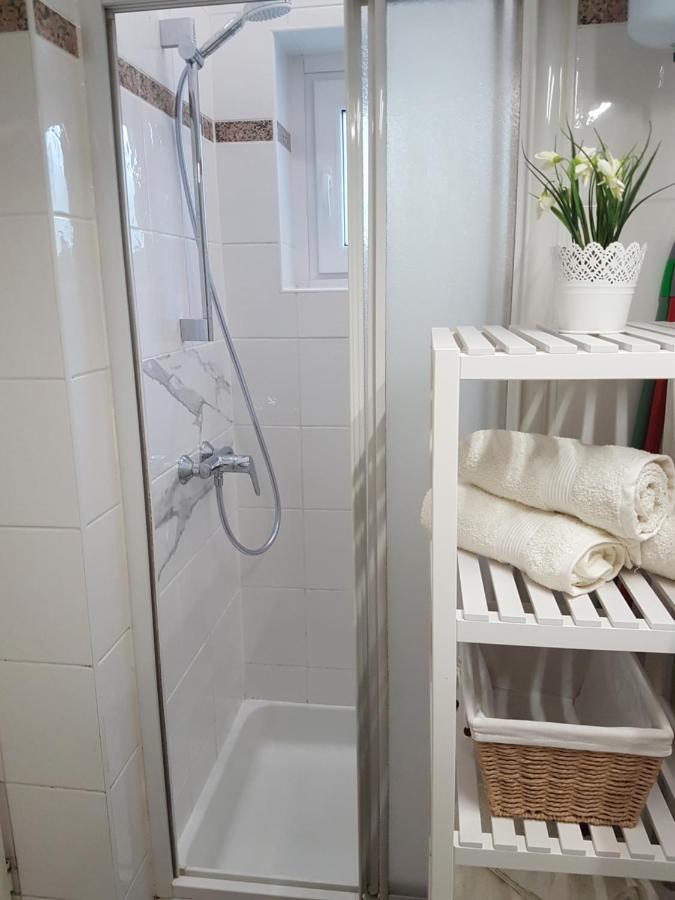 Apartma Zusterna Za Bazenom Копер Экстерьер фото